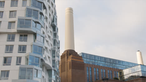 Apartamentos-De-Lujo-En-El-Desarrollo-De-La-Central-Eléctrica-De-Battersea-En-Londres,-Reino-Unido-3