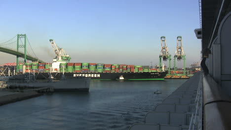 Los-Angeles-California-container-ship