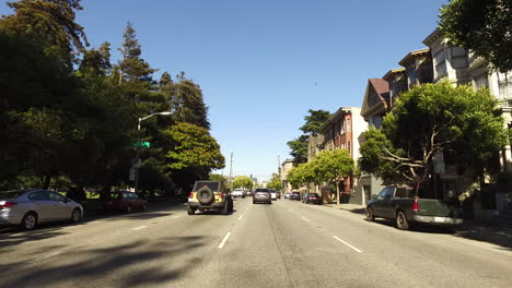 San-Francisco-California-streets-lined-with-trees-and-houses