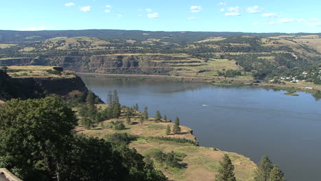 Oregon-Columbia-Gorge-Rowena-Crest-view