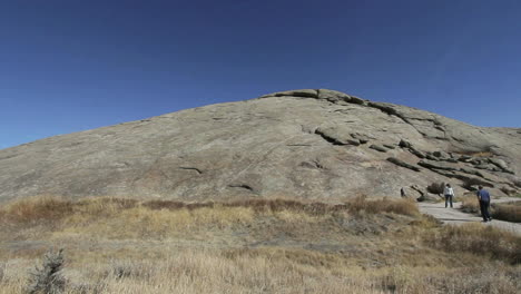 Wyoming-Independence-Rock-view-with-people