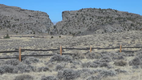 Wyoming-fence-in-front-of-Devil's-Gate