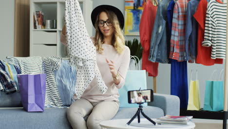 Pretty-Young-Fashion-Blogger-Recording-A-Video-And-Talking-About-New-Clothes-At-Home