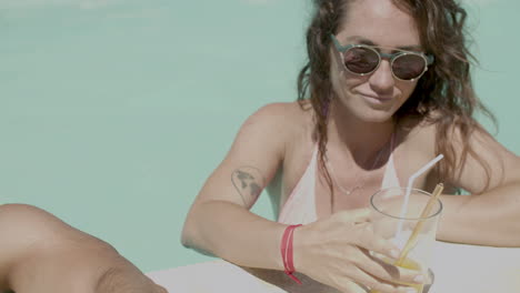 Close-Up-Of-Man-And-Woman-Drinking-Beverages-And-Clinking-Glasses-In-Swimming-Pool