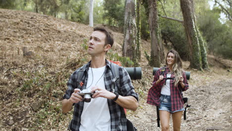 Couple-of-hikers-with-camera-taking-photos-of-landscape
