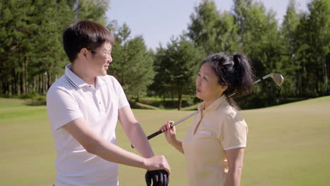 Man-and-woman-talking-on-golf-field