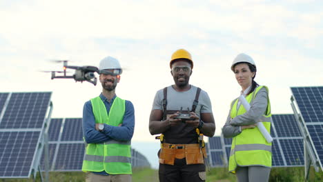 Close-up-view-of-three-multiethnics-farm-solar-engineers-on-solar-plantation