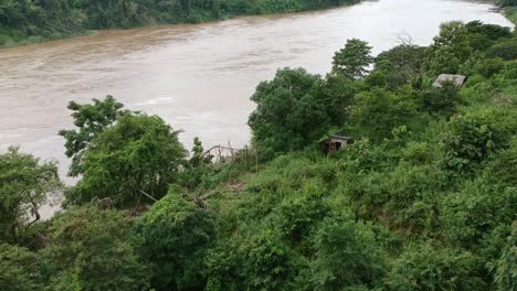 Visiting-the-river-along-Salawin-Naitonal-Park-near-Mae-Saraing