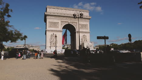 Arc-de-triomphe-de-l'Étoile-in-Paris,-summer-of-2018