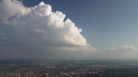 Wolken-über-Pécs,-Ungarn