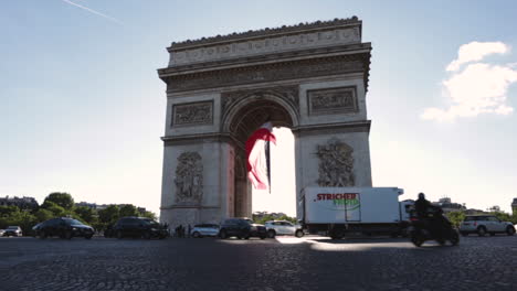 Arc-de-triomphe-de-l'Étoile-in-Paris,-summer-of-2018-1