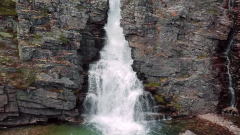 Der-Panichulata-Wasserfall-In-Rondane-Norwegen,-Gedreht-In-50p