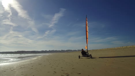 Sandsegeln-Unser-Windsurfen-Auf-Sand,-An-Einem-Strand,-In-Lagos-Algarve,-Portugal