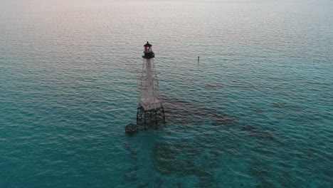Alligator-Reef-Leuchtturm-In-Den-Florida-Keys-Bei-Sonnenaufgang