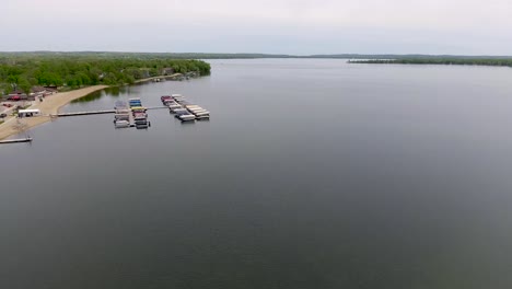 Aerial-shot-of-lake-and-boats