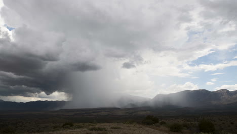 Monsunregen-Im-Zeitraffer-In-Rye,-Arizona