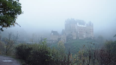 View-of-amazing-castle-in-Eifel-Germany-1