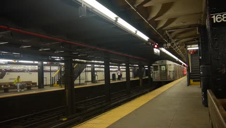 New-York-City-Subway_pulling-away_above-ground