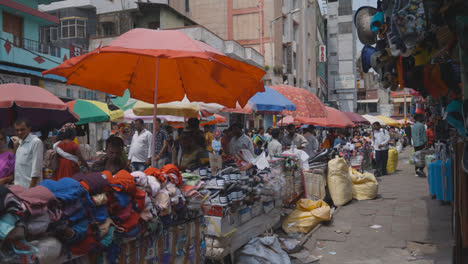 Concurrido-Mercado-Callejero-En-Bangalore,-India-Con-Compradores