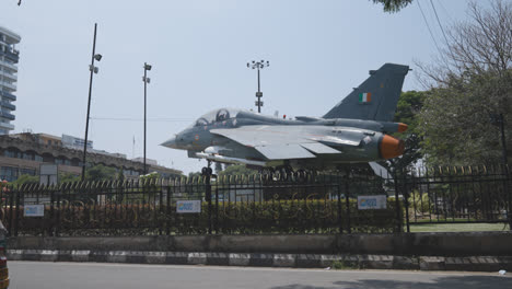 Statische-Außenausstellung-Des-Kampfflugzeugs-Hal-Tejas-In-Bangalore,-Indien