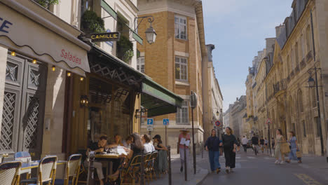 Marais-District-Of-Paris-France-Busy-With-Shops-Bars-Restaurants-And-Tourists-11