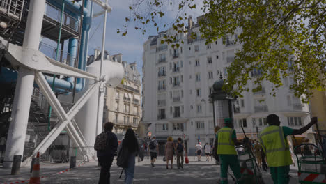 Exterior-Of-The-Pompidou-Arts-Centre-In-Paris-France-With-Tourists-In-Slow-Motion-1
