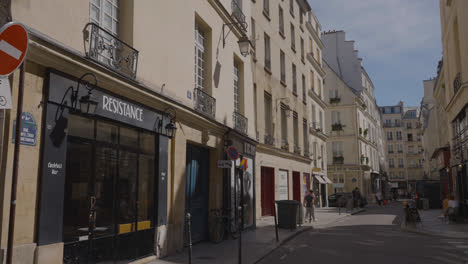Marais-District-Of-Paris-France-Busy-With-Shops-Bars-Restaurants-And-Tourists-5