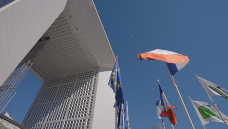Close-Up-Of-The-Arche-De-La-Defense-In-Business-District-Of-Paris-France-With-French-And-EU-Flags