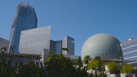 Wolkenkratzer-Im-Geschäftsviertel-La-Défense-Von-Paris,-Frankreich-4