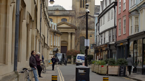 View-Along-Turl-Street-Towards-Lincoln-College-In-City-Centre-Of-Oxford-With-Shops-And-Pedestrians-1