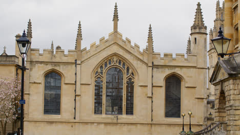 Exterior-Of-All-Souls-College-And-Radcliffe-Camera-Building-In-Radcliffe-Square-In-City-Centre-Of-Oxford-1