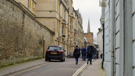 View-Along-Ship-Street-In-City-Centre-Of-Oxford-With-Shops-And-Pedestrians