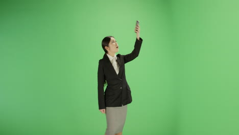 Businesswoman-looking-for-phone-signal-on-green-screen