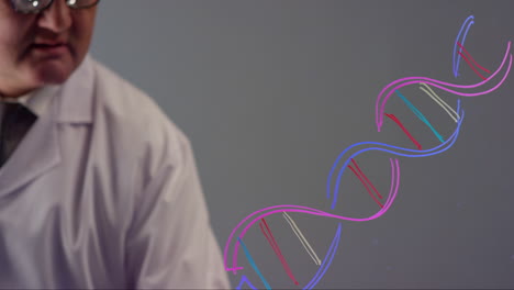 Científico-dibujando-la-estructura-del-ADN