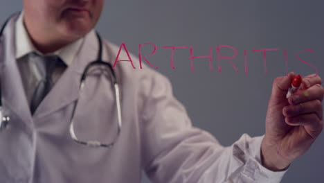 Arzt-Schreibt-Das-Wort-Arthritis