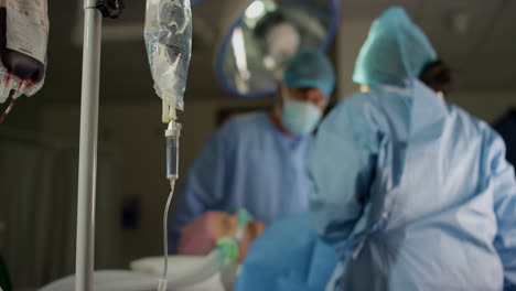 Cu-Iv-Tropf-Während-Der-Operation