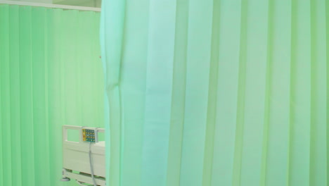 Nurse-Screens-Hospital-Bed-With-Curtain