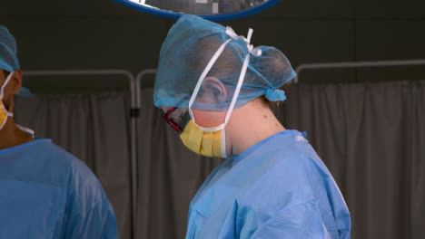 Surgeon-Talking-With-Surgical-Mask-On