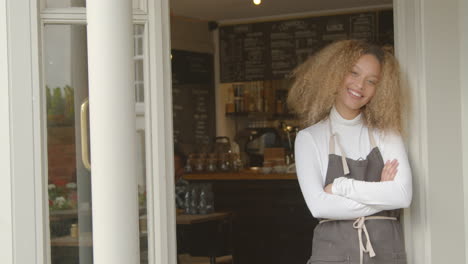 Stolzes-Café-Besitzer-Porträt
