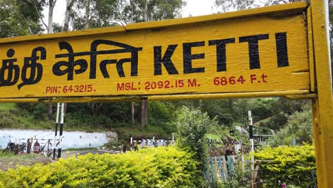 Ketti,-Tamilnadu-/-India---August-21-2019:-Closeup-view-of-the-name-board-in-Ketti-railway-station-with-'Ketti'-written-in-Tamil-and-Hindi-language