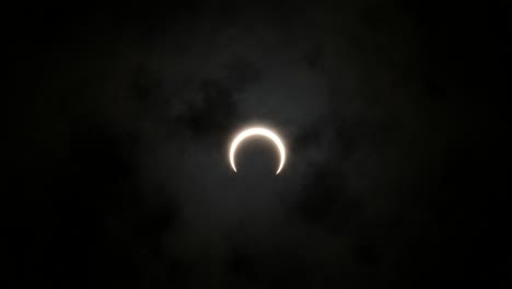 Closeup-view-of-the-annular-solar-eclipse-nearing-its-totality