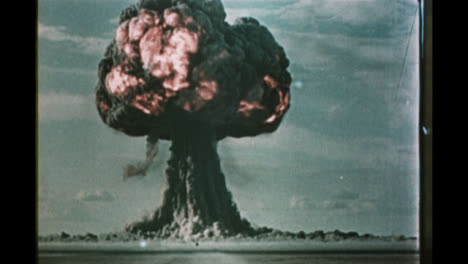 1950er-Sowjetischer-Atombombentest-Explosion-01