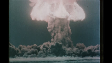 1950er-Sowjetischer-Atombombentest-Explosion-02