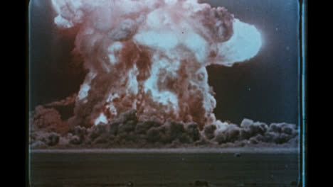 1950er-Sowjetischer-Atombombentest-Explosion-03