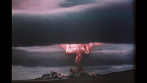 1950s-Soviet-Nuclear-Bomb-Test-Explosión-04