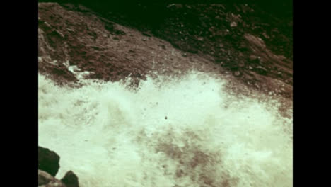 1965-Pumpen-Von-Wasser-In-Den-Krater,-Der-Durch-Eine-Sowjetische-Atomexplosion-Entstanden-Ist