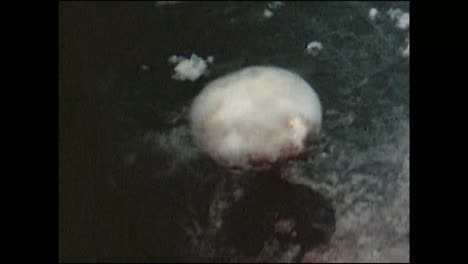 1945-Nagasaki-Atomic-Bomb-Explosion-02