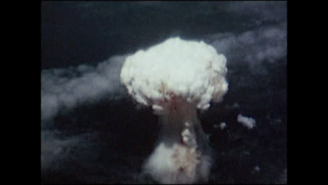 1945-Nagasaki-Atomic-Bomb-Explosion-04