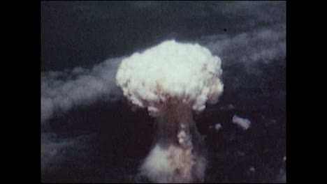 1945-Nagasaki-Atomic-Bomb-Explosion-04