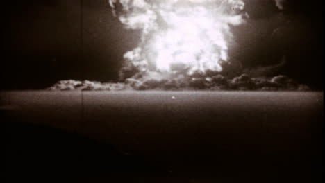 1951-Atombombentest-Mit-Gewächshaushunden